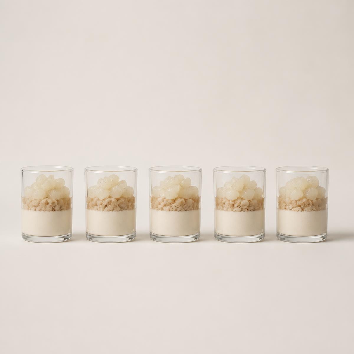 Plateau de pièces cocktail : verrines, brochettes et bouchées sucrées